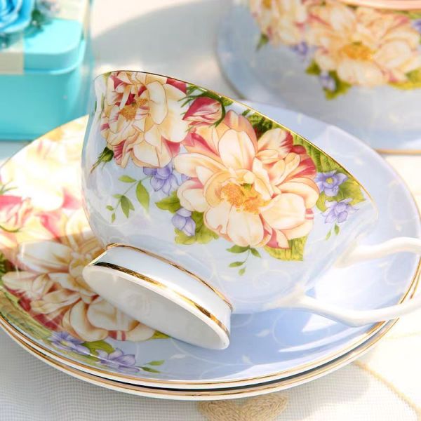 Sunmatte Lifestyle Gifts Exquisite Bone China Tea & Coffee Cup Set Blue/Pink for multiple occasions