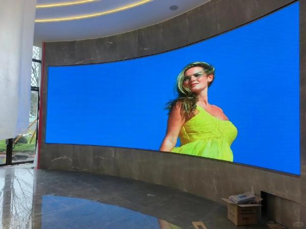 Display LED ultra-claro, sem manchas 22478 pixels/m2 P6.67 TV ao ar livre aluguel