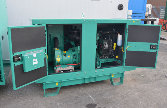 Super Silent Model CUMMINS Home Generator 40KVA / 32KW 60HZ IP56 Control System