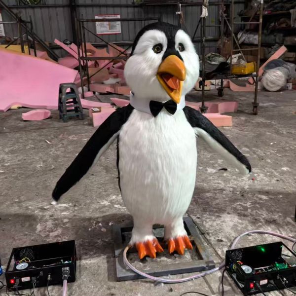 Amusement Park Animatronic Christmas Decoration Singing Cartoon Penguin for Sale