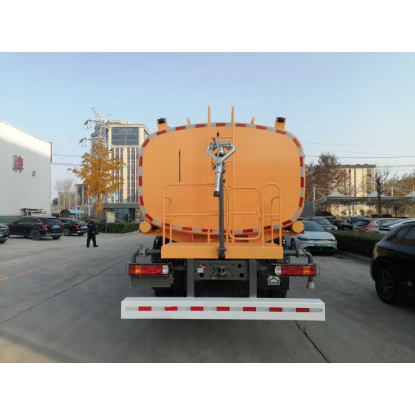 Sinotruk 8×4 35000 Liter Water Tank Truck with High Pressure Spraying System for Dust Suppression