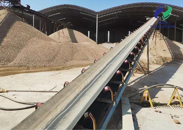 Variable Groove Angle Belt Conveyor Long Distance Conveying 800 Mm Wide