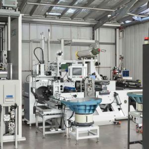 Fully Automatic SR-350YFQ Die Cutting System with Servo Motors Schneider PLC Control Pump Gear/Bearing Core Components