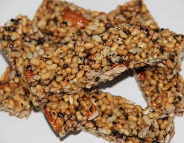 Barra de cacahuete de la barra del cereal que hace la máquina, máquina que sopla del cereal