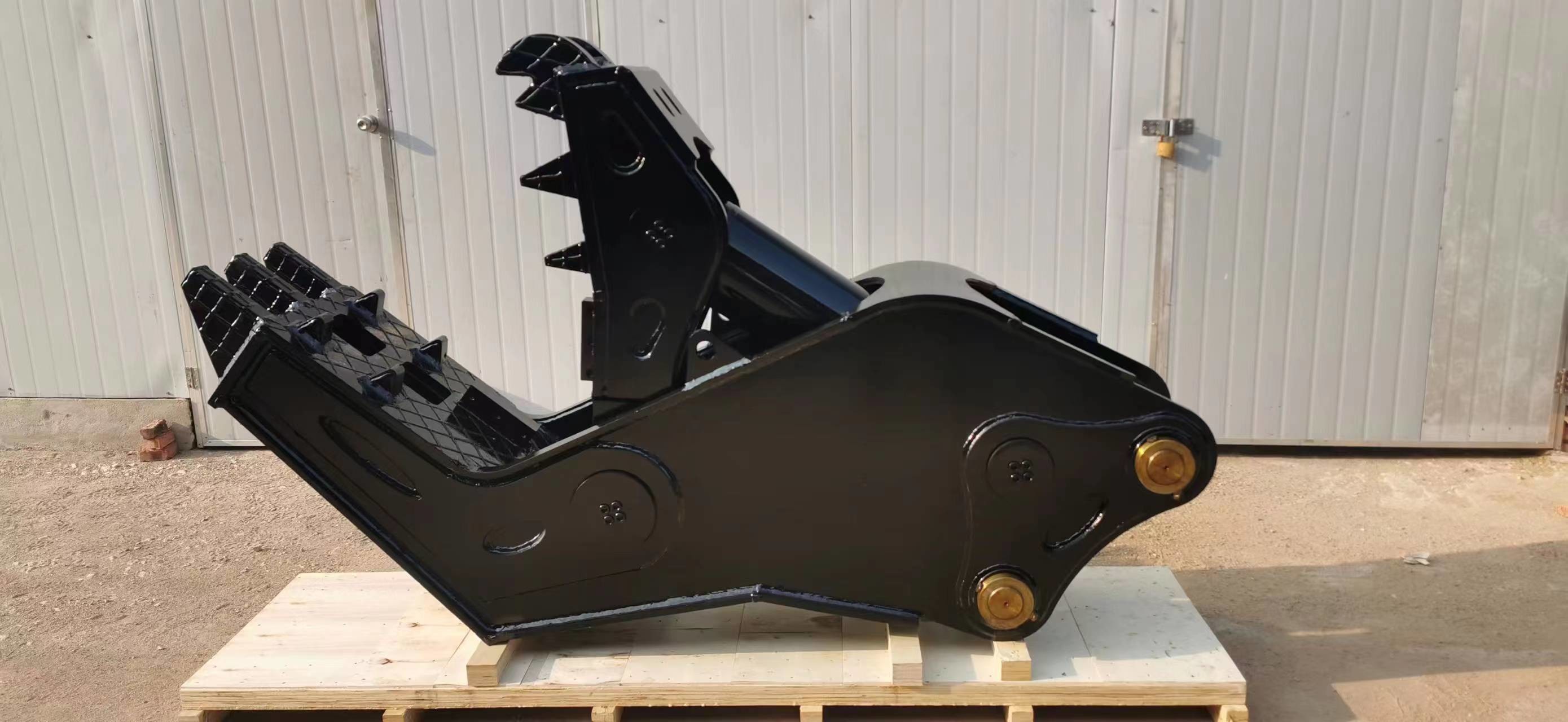 Устройства для сборки 15тонных экскаваторов DH150