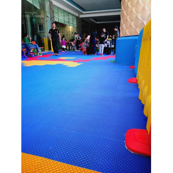 Anti Microbial Blue Kindergarten Flooring Tiles Portable Convenient