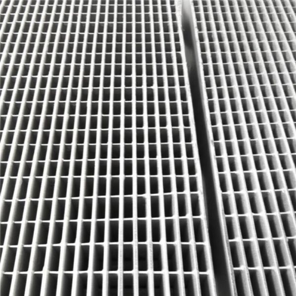 Hot-Dip Galvanized Heavy Duty Steel Grating with Corrosion Resistance and 40-50 Years Lifespan for Floor Applications
