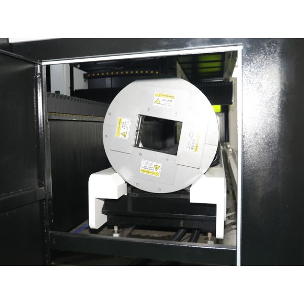 Automatic chuck for metal tube cutting With Rotary Metal Pipe Tube 1530 Laser Cutting Machine CNC Raycus 6000W 12000W