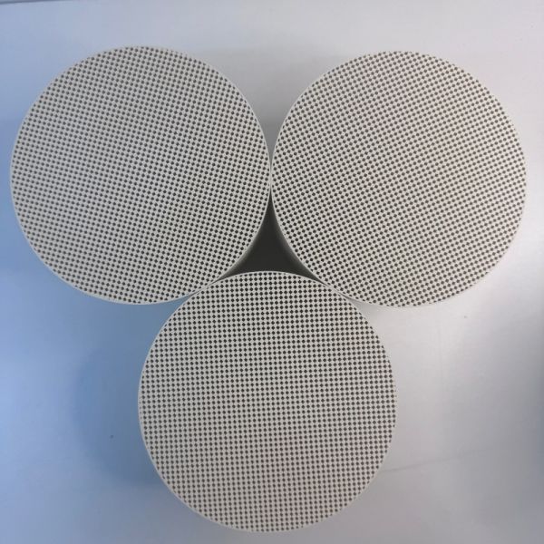 Secondary Pollution Free and Wall-Flow Compatible DOC Diesel Oxidation Catalyst with Low Light-Off Temperature for Clean Indoor Forklifts