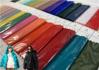 tissu facile résistant de revêtement lumineux de veste d'hiver de soin d'huile de l'unité centrale 100%Nylon
