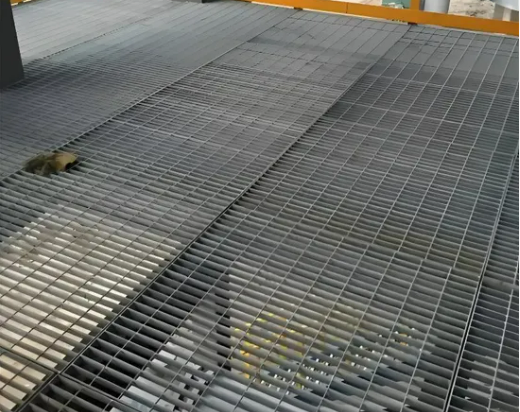 Hot Dipped Galvanized Steel Grating and Steel Structure Walkway Compliant with ANSI/NAAMM MBG 531/532/533 EN 10025 GB/T 700/711 Standards