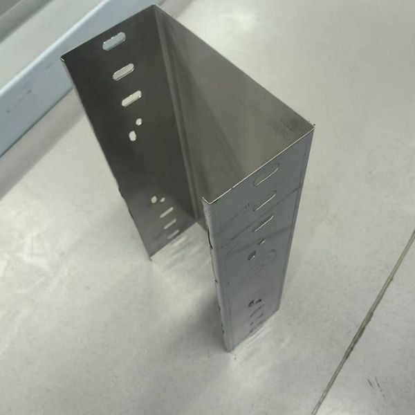 Non Combustible Stainless Iron Electric Cable Trunking For Wall Mounted Or Suspended Installation