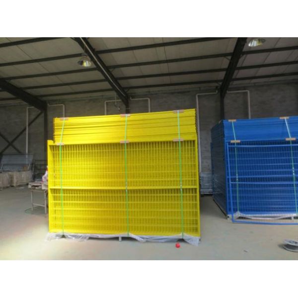 Powder Coated Red Construction Site Fencing Panels 6'x9.5' Mesh 50mm*100mm diameter 2.5mm wall thick 1.00mm