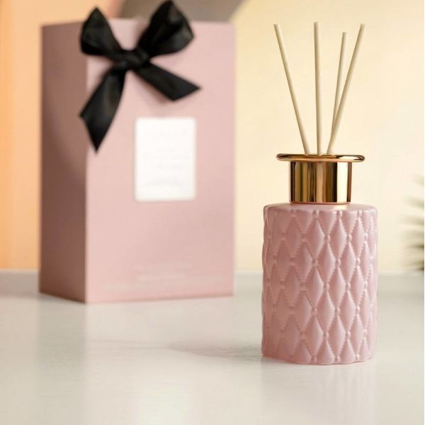Luxury Empty Round Matte Black Diffuser Bottles With Golden Cap And Sticks