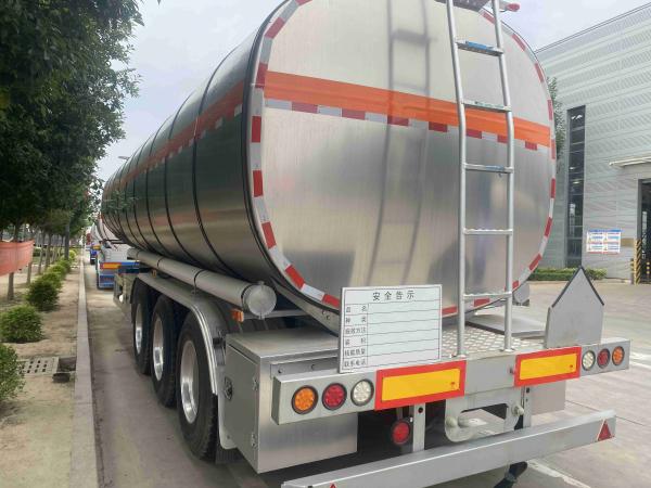 CIMC New Stainless Steel Fuel Tanker Truck Manual Transmission Diesel Engine 6x4 Drive Wheel for Oil and Water Storage