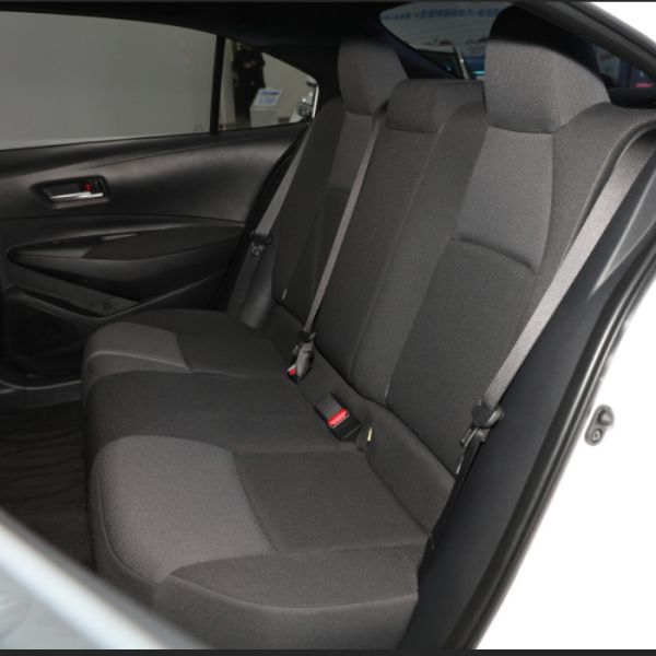 Sedán compacto pionero 2022 de la caja de los asientos 3 de la puerta 5 de la gasolina 4 del sedán de Toyota Lavin TNGA 1.5L CVT