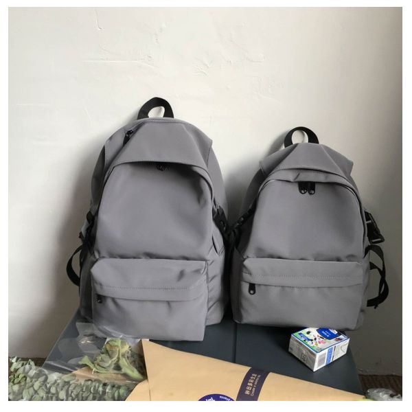 Un sac à dos pour homme, un sac à dos pour femme, un sac à dos pour élèves, un sac à dos pour élèves.