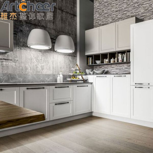 Solid Wood Eco-Friendly Kitchen Cabinet with 3 Years Guarantee and Shaker Door Design