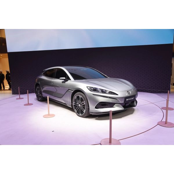 2024 Популярные новые энергетические транспортные средства Denza Z9 GT 700 км Длинный диапазон