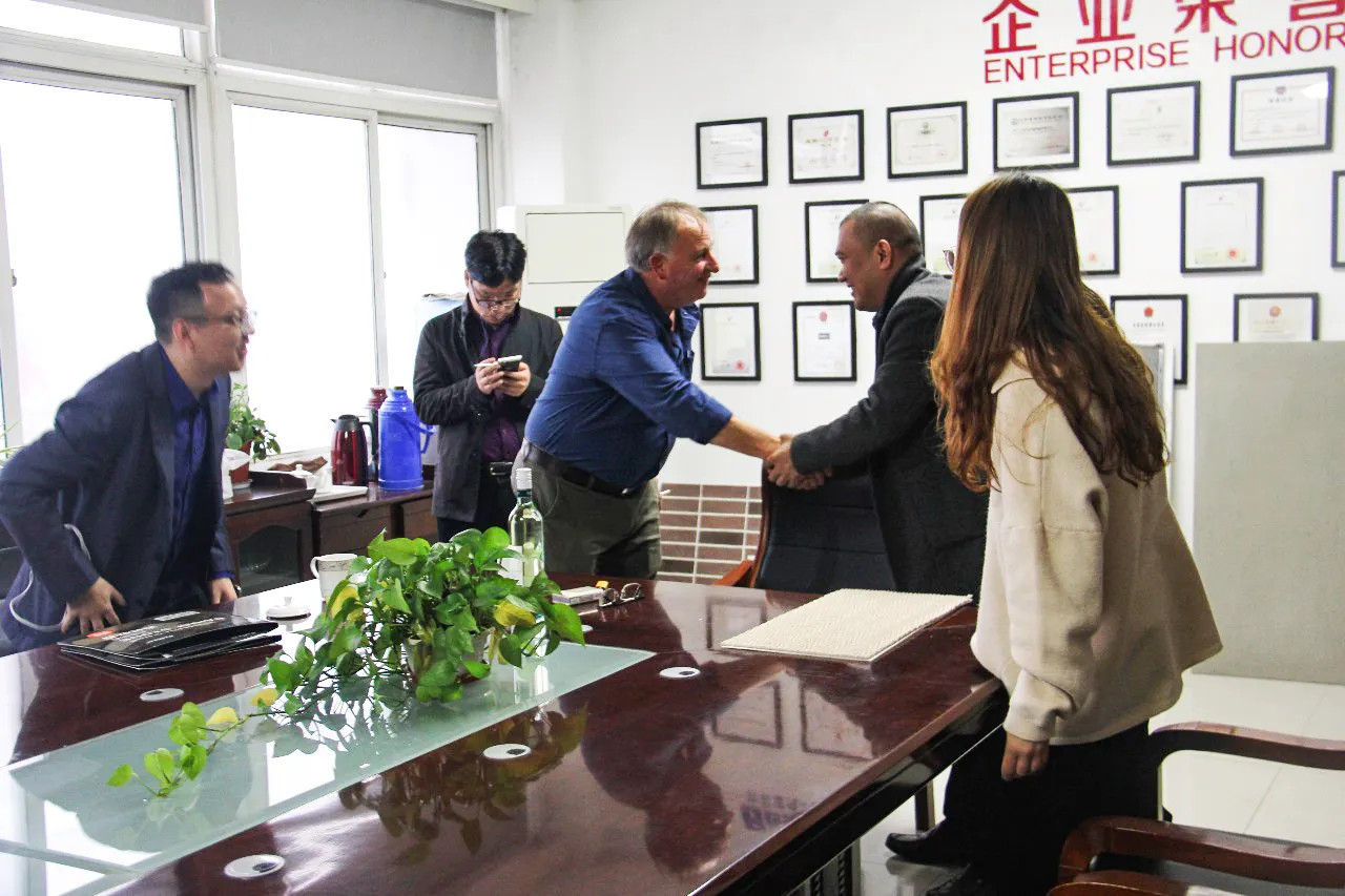 0.3mm-0.8mm Толщина HDPE Геомембрана Рыбный пруд линейка для лотосных прудов лотоса корневых прудов