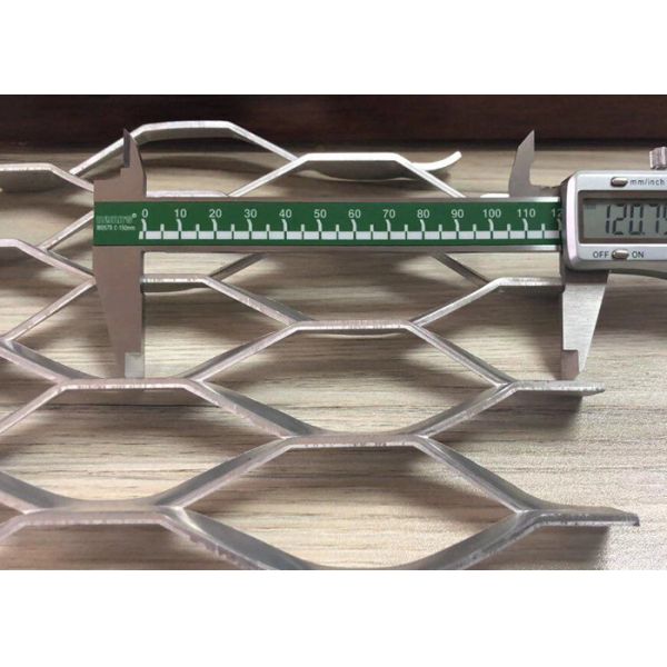 Electro гальванизирует стальной расширенный стержень плиты 8mm ячеистой сети