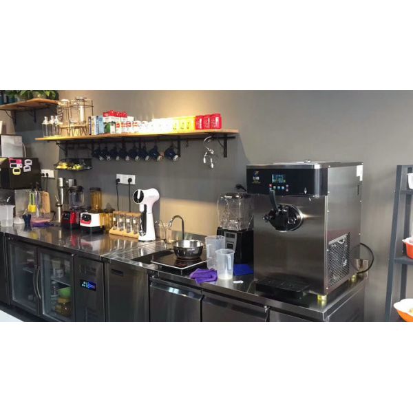 Awesome Petrol Mobile Kitchen Truck , Mobile Fast Food Van Gasoline Fuel Type