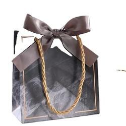 Bolso de compras de luxo dobrável com logotipo personalizado, bolsa de presente de papel preto com fita
