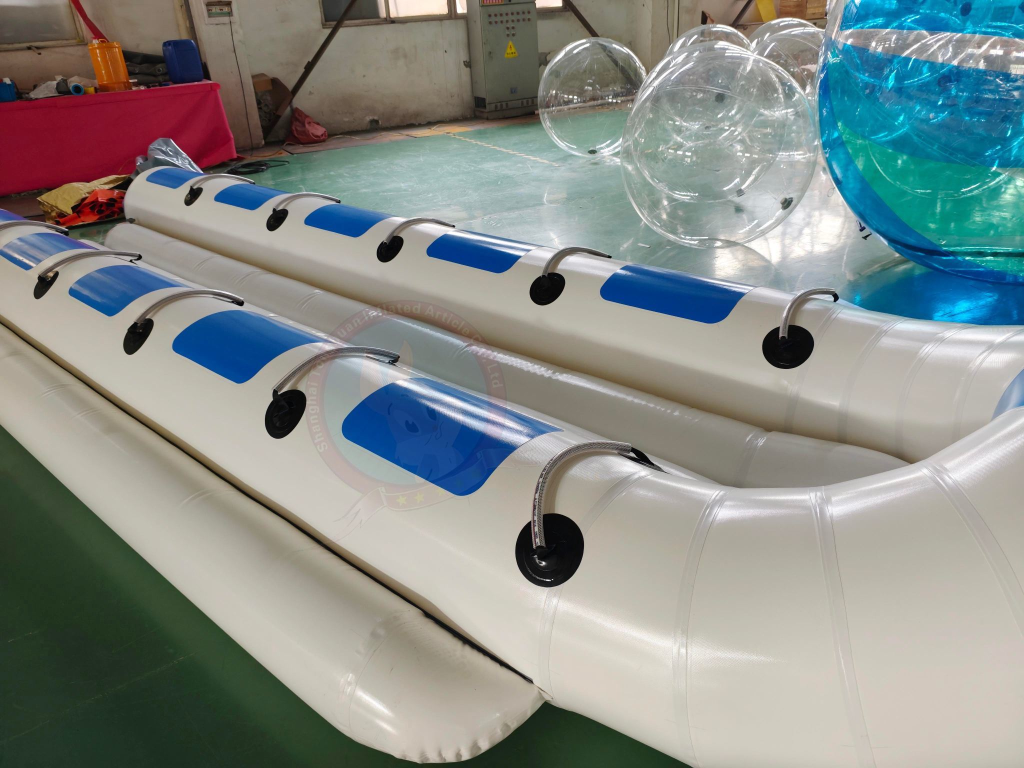 Inflatable Banana Boat With Multi Person Seating And Reinforced Handles for Beach Resort Lake Recreation And Commercial Water Sport Rental Projects