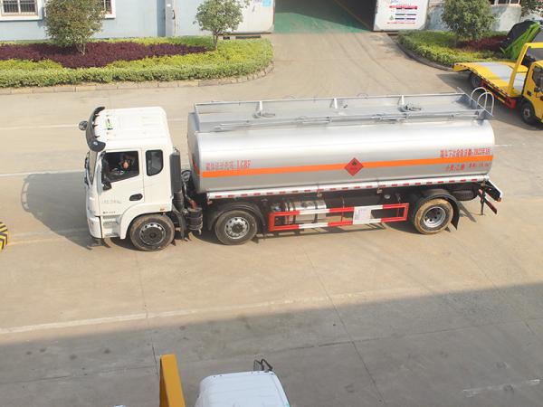Dongfeng With the Special 19.9 Cubic Cubic Flammable Liquid tank Transport Vehicle