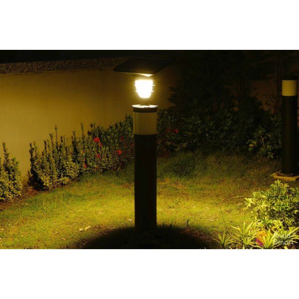 550lm IP65 Solar LED Garden Lights 2000 Times Charge Cycle For Yard Piller Villa Pole