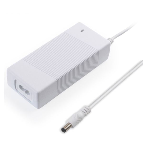 15 Volt 3 Amp 45W Universal AC DC Power Adapter With Long Service Life