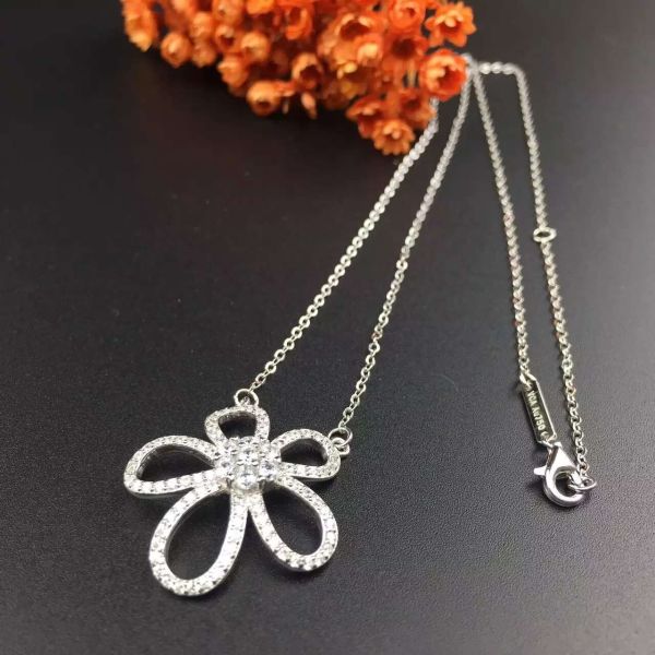 Van Cleef & Arpels 18K White Gold Diamond Flower Earring with Necklace Ring Jewelry Set