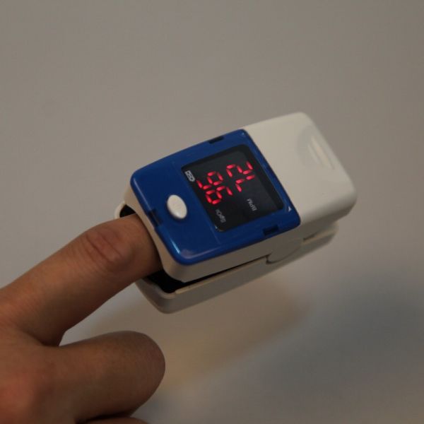 Digital Finger Pulse Oximeter WITH CE Blood Oxygen a Finger SPO2 PR Oximetro de dedo Portable Oximeter Health Care