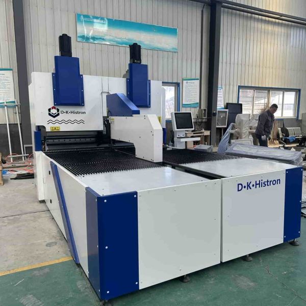 Automatic CNC Sheet Metal Bending Machine with ±0.1mm Precision and Custom Presser Foot Lifting for 13-Axis CNC Control