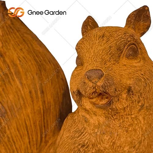 OEM ODM Outdoor Metal Sculpture Squirrel Garden Ornament Hand Crafted