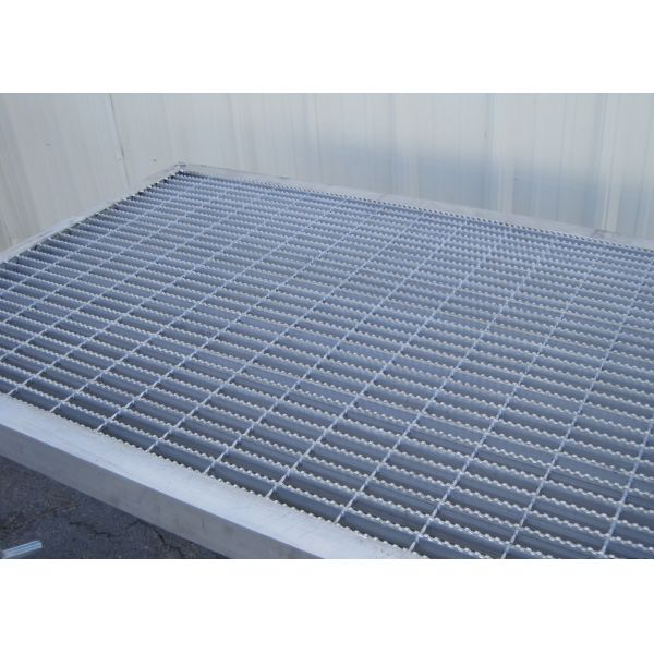 Решетка покрытия цинка Серратед заваркой стальная для на открытом воздухе проступи лестницы