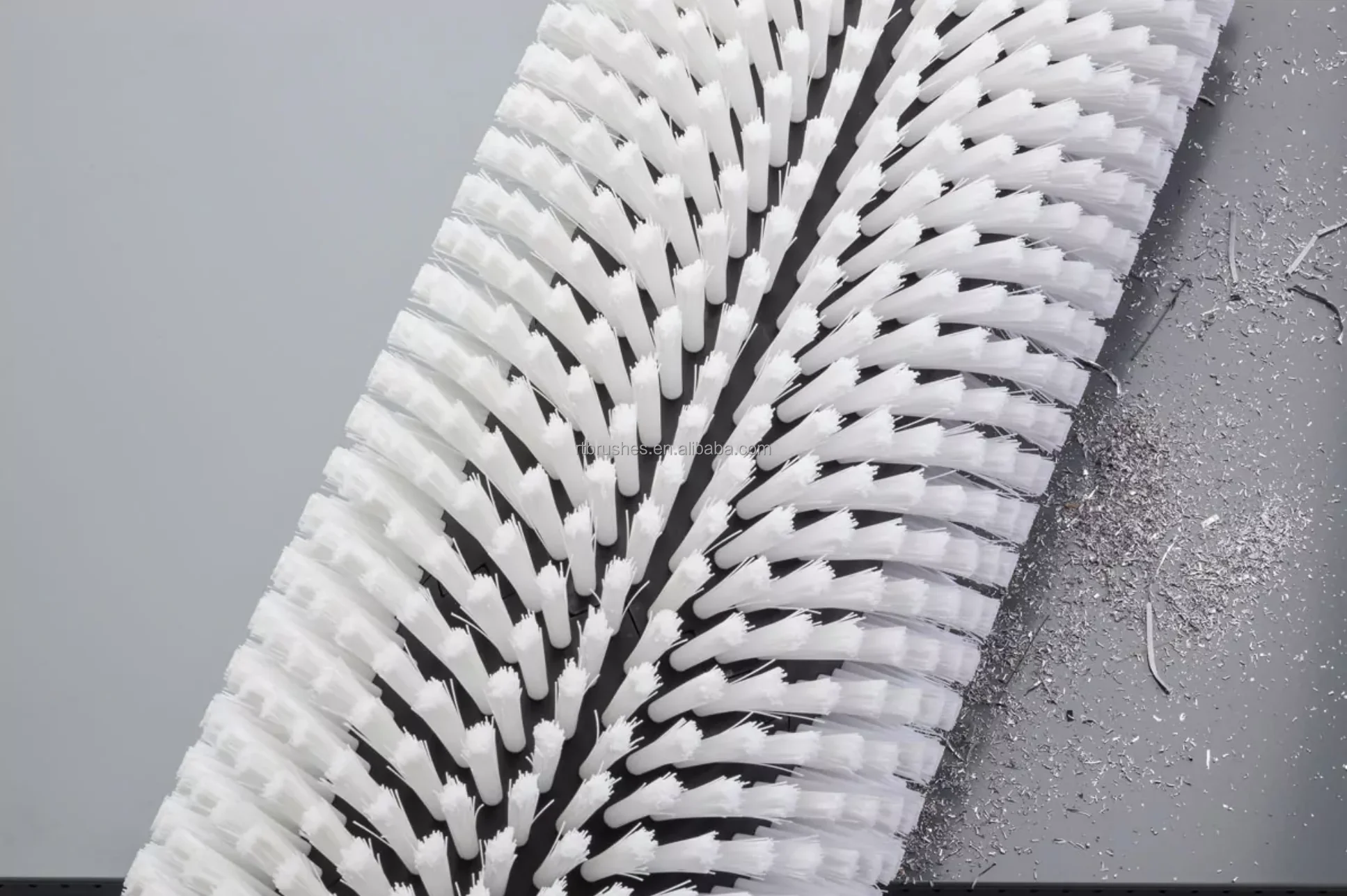 Промышленные цилиндрические конвейерные щетки для очистки роликовых ремней