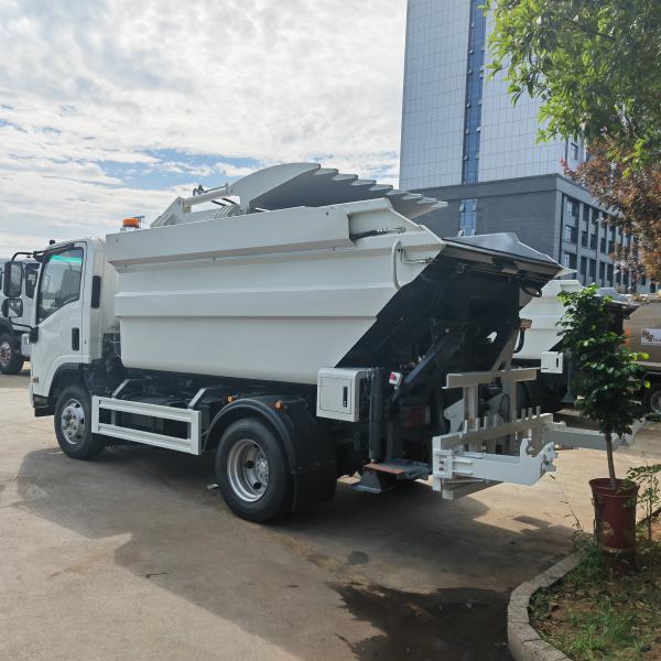 Isuzu Rear Loader Garbage Truck  Food Waste Disposal Truck For Efficient Garbage Compression