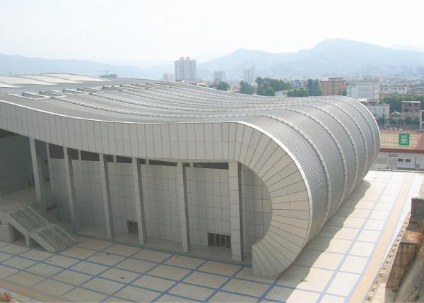 O perfil de alumínio de construção da fachada cega o sistema de alumínio exterior decorativo da máscara de Sun do revestimento de PVDF para a parede