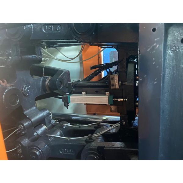 Energy Saving Servo Injection Molding Machine Used 150 Ton Injection Molding Equipment