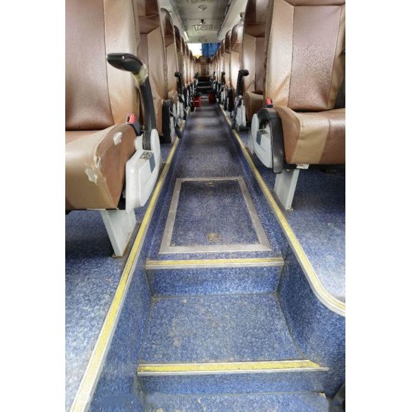 Привод Yutong первого класса правый везет тренера на автобусе двигателя зада ZK6122H 51 Seater роскошного