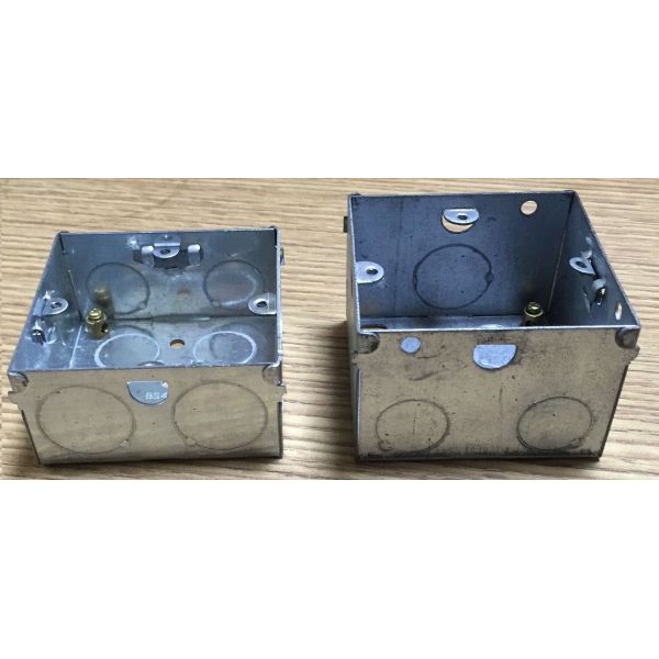 Matériel en acier M4 en laiton de boîte électrique de bande fondant le terminal de vis 35mm 47mm disponible