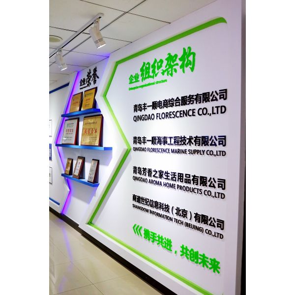 Двор парка сада на открытом воздухе детей места качания веревочки спортивной площадки чистых безопасный коммерчески