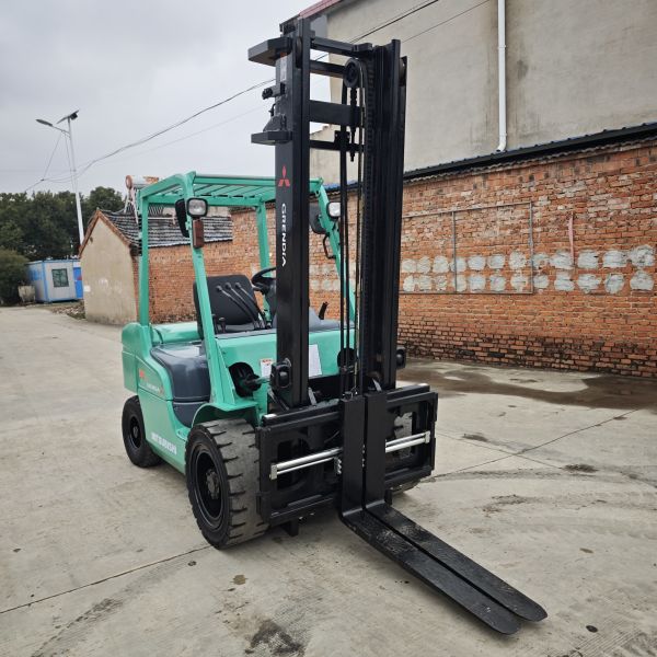 Used  Mitsubishi Forklift 3 Ton diesel Engine Used Construction and Transporting Machine