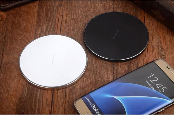 2019 Amazon Best selling Black and White Fabric/leather/glass 10W Fast Charging wireless charger 9V 2A