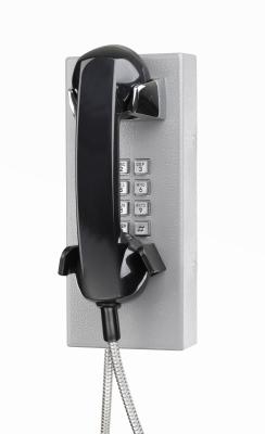 Telefone de serviço público da resistência do vandalismo com o suporte fixado