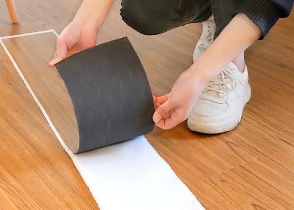 desgaste autoadesivo da polegada do revestimento 6x36 do vinil do revestimento da cozinha de 2mm Lvt - resistente