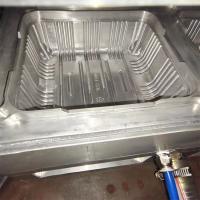 Plastique boîte à fruits thermoformage moule pour la pression positive négative machine à quatre stations