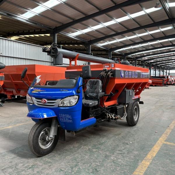 Wear Resistance Grain Transport Truck Grain Carts 6 Cubic Meters With Tractor