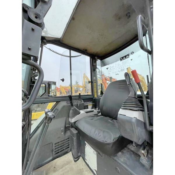 Excavateur d'occasion Komatsu PC55MR Petite excavatrice avec soupape hydraulique d'origine